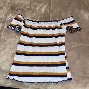 off the shoulders crop top